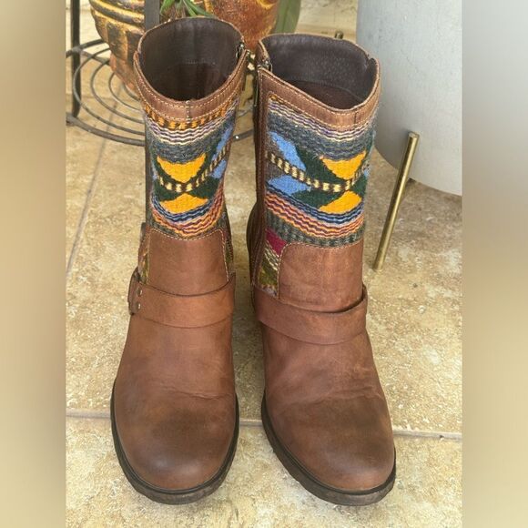 Born Shoes - Börn Brown Leather Southwest Fabric Aztec lo boot 
Size zip sz 11